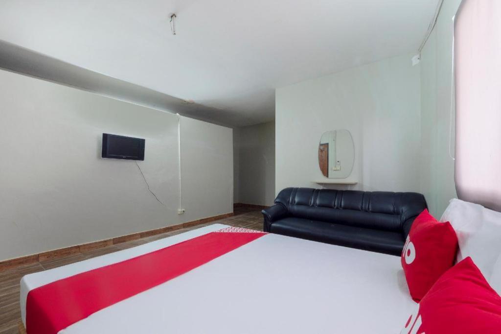 Oyo 1066 Encore Sea Side Pattaya Exterior photo