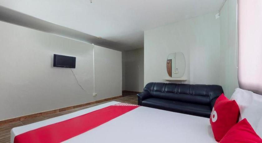Oyo 1066 Encore Sea Side Pattaya Exterior photo